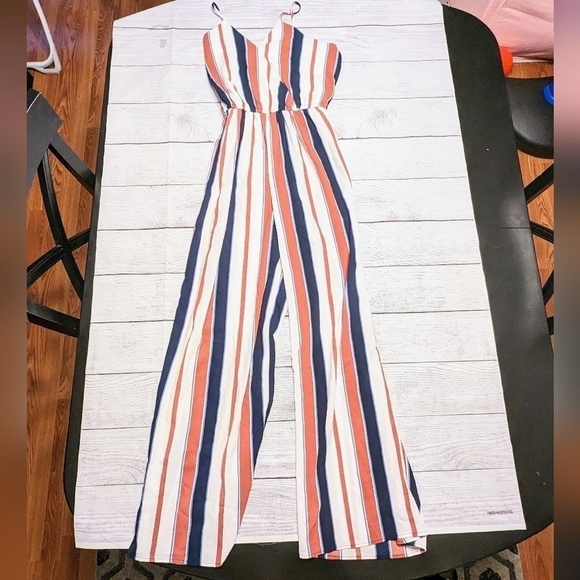 Beautiful Casual Jumpsuit Size Small - Picture 1 of 6